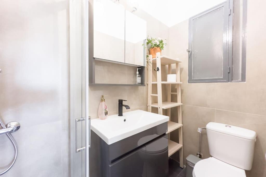 Spacious Urban Apt In The Heart Of Athens Ngoại thất bức ảnh