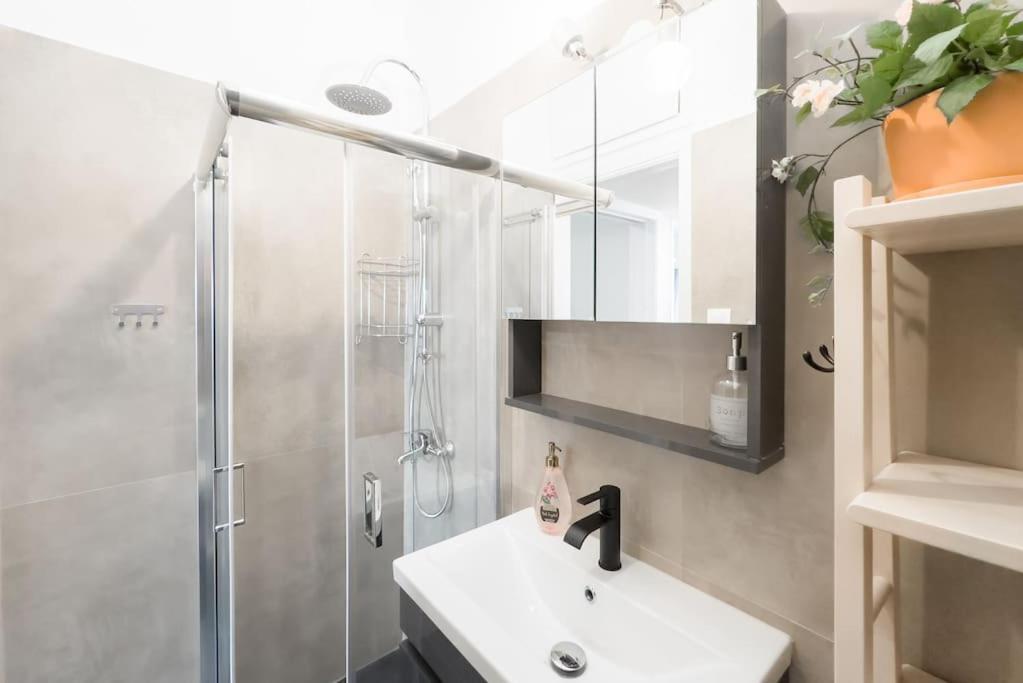 Spacious Urban Apt In The Heart Of Athens Ngoại thất bức ảnh