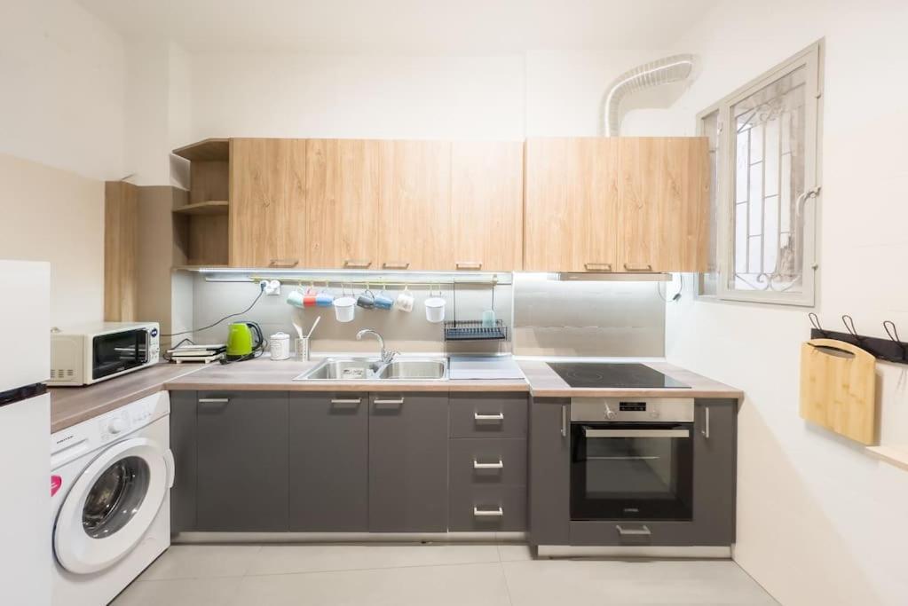 Spacious Urban Apt In The Heart Of Athens Ngoại thất bức ảnh